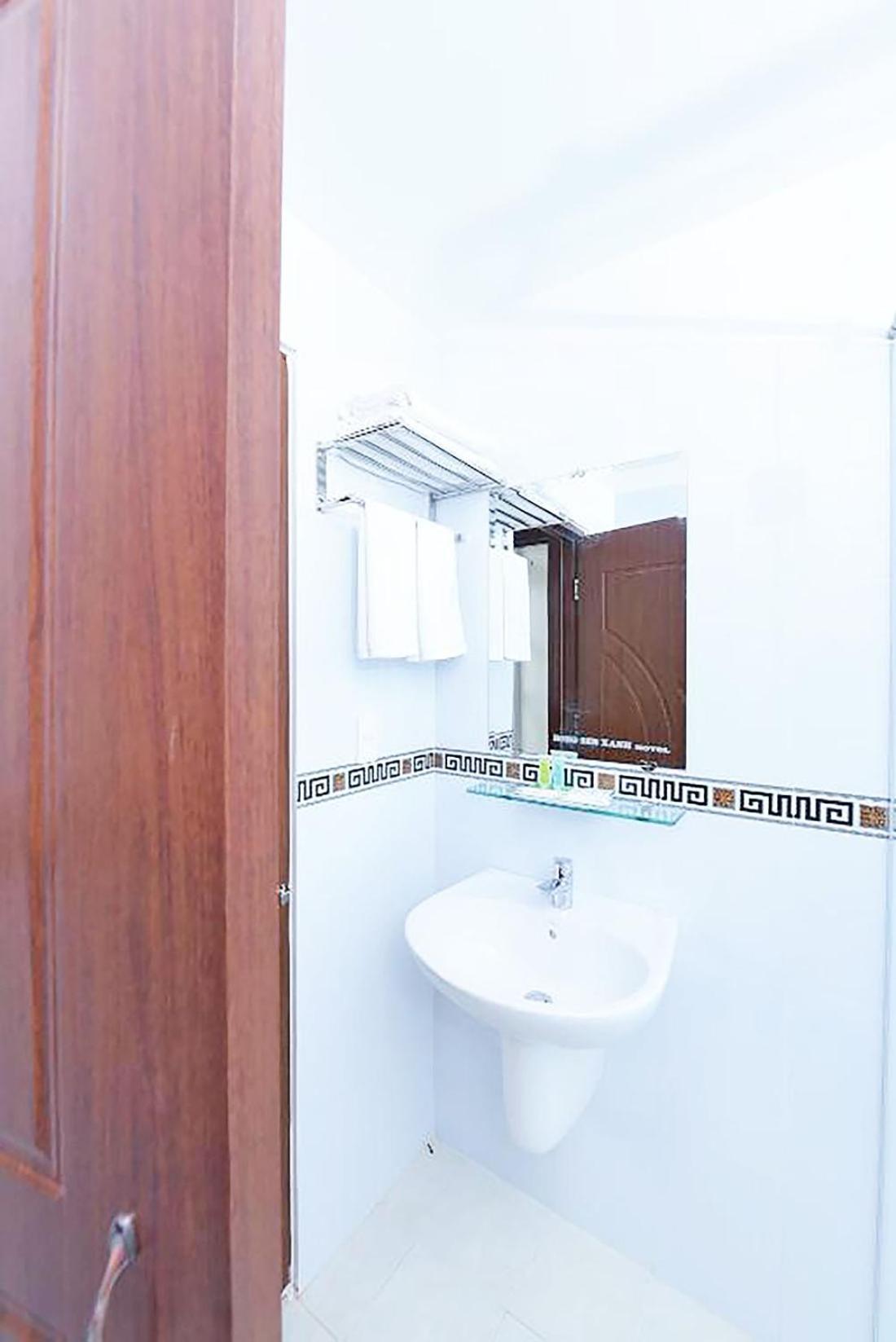 Bong Sen Xanh Hotel Cao Lãnh Esterno foto